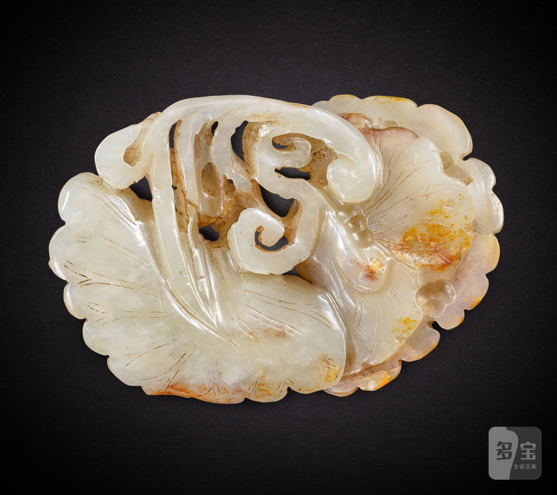 A white and russet jade 'turtles and leaf' pendant, Jin dynasty | 金 白玉龜游蓮荷珮 - 图2